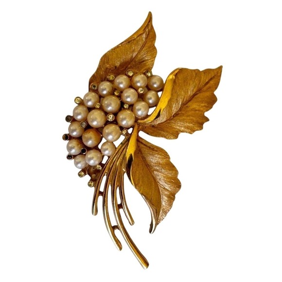 Trifari Jewelry - VTG Crown Trifari A Philippe Large Brooch Gold Tone Rhinestones 1960s 2.5" *Read